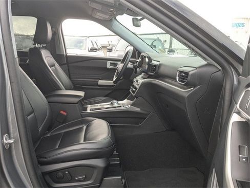 Certified 2021 Ford Explorer XLT w/ Equipment Group 202A image 27