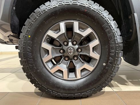 Certified 2020 Toyota Tacoma TRD Off-Road w/ TRD Premium Off Road Package AWD/4WD image 9