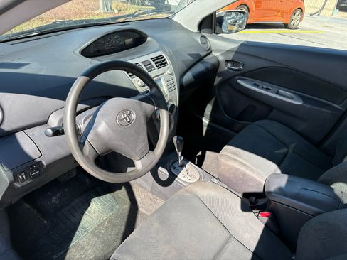 Used 2010 Toyota Yaris Sedan image 7