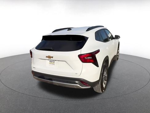 Used 2025 Chevrolet Trax LT w/ LT Convenience Package image 14