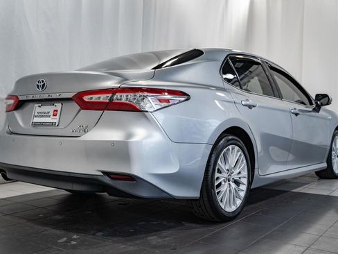 Used 2018 Toyota Camry XLE image 4