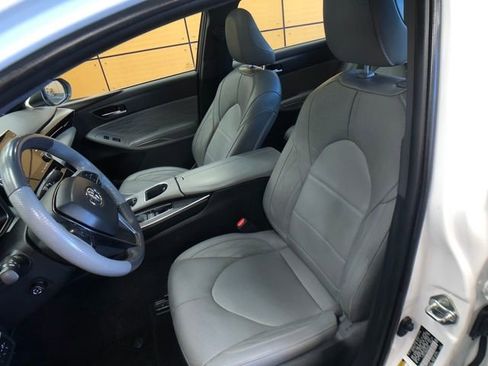Used 2019 Toyota Avalon Limited image 10