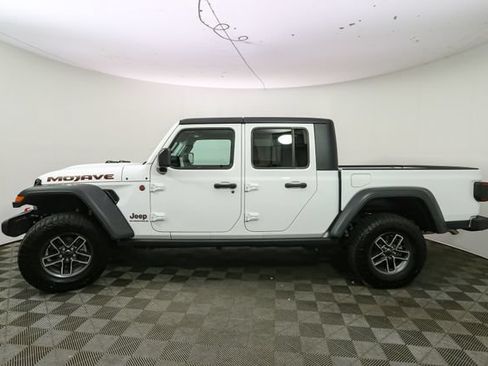 Used 2026 Jeep Gladiator Mojave AWD/4WD image 6