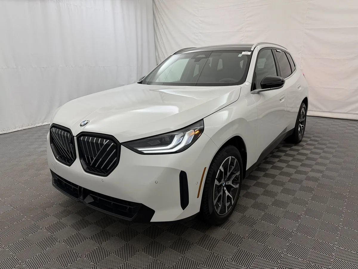 Used 2025 BMW X3 xDrive30i AWD/4WD image 2