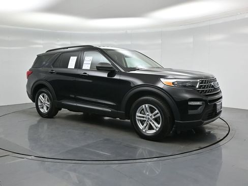 Used 2024 Ford Explorer XLT w/ Equipment Group 202A image 25