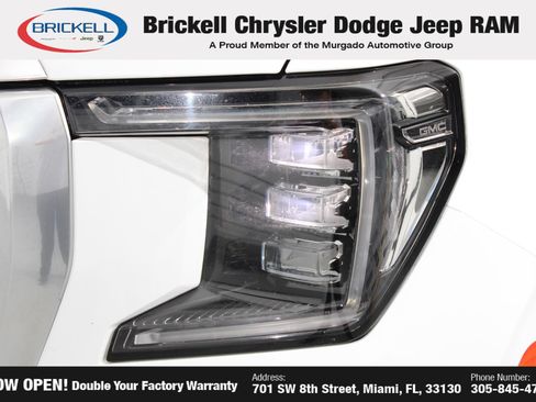 Used 2022 GMC Yukon Denali AWD/4WD image 9