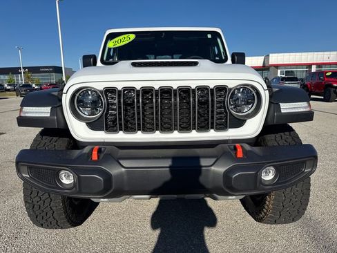 Used 2025 Jeep Gladiator Mojave w/ Convenience Group AWD/4WD image 9
