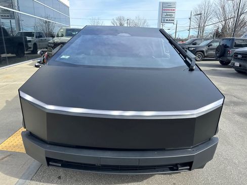 Used 2024 Tesla Cybertruck AWD Crew Cab image 9