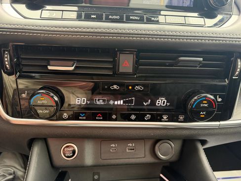 Used 2022 Nissan Rogue Platinum w/ Head-Up Display Package image 13