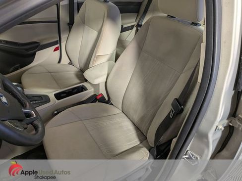 Used 2015 Ford Focus SE w/ SE Cold Weather Package FWD image 14