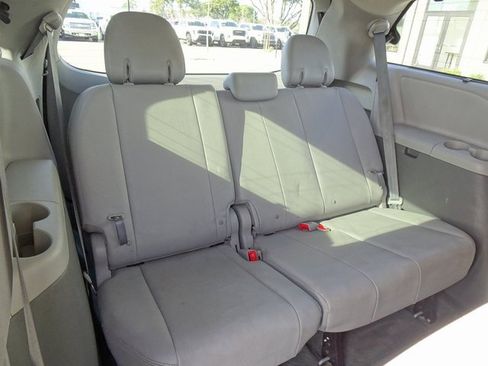 Used 2016 Toyota Sienna XLE image 19