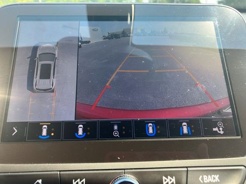 Used 2019 Chevrolet Equinox Premier FWD image 18