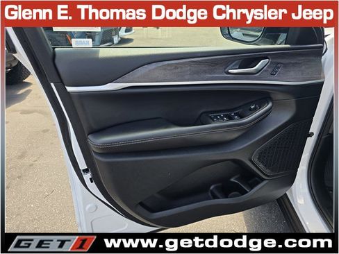 Certified 2025 Jeep Grand Cherokee Limited w/ Luxury Tech Group II AWD/4WD image 25
