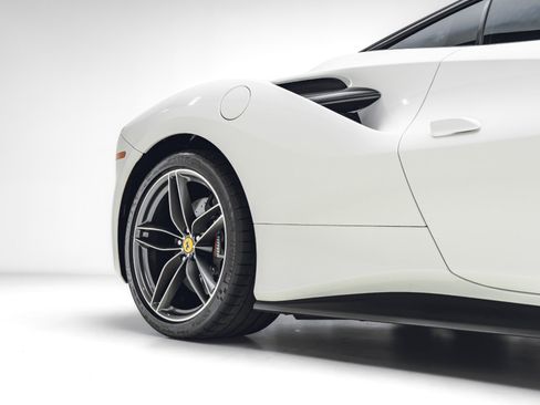 Used 2018 Ferrari 488 GTB RWD image 21
