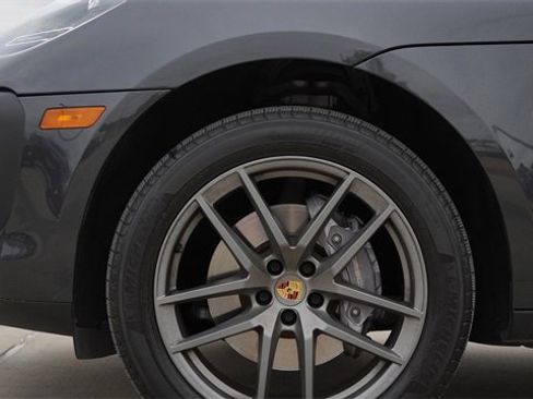 Used 2023 Porsche Macan image 5
