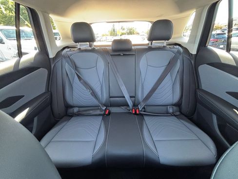 Used 2026 Volkswagen Tiguan SE AWD/4WD image 40