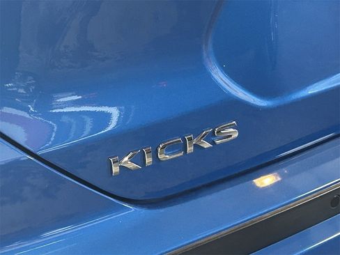 Certified 2021 Nissan Kicks S image 5