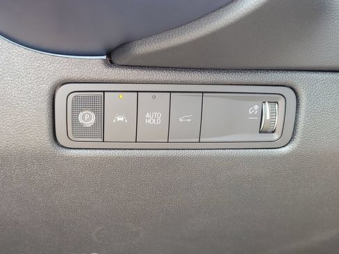 Used 2025 Chevrolet Equinox EV LT w/ Convenience Package II FWD image 28