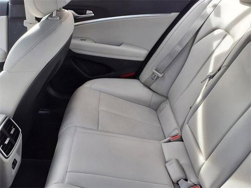 Used 2025 Genesis G70 2.5T image 6