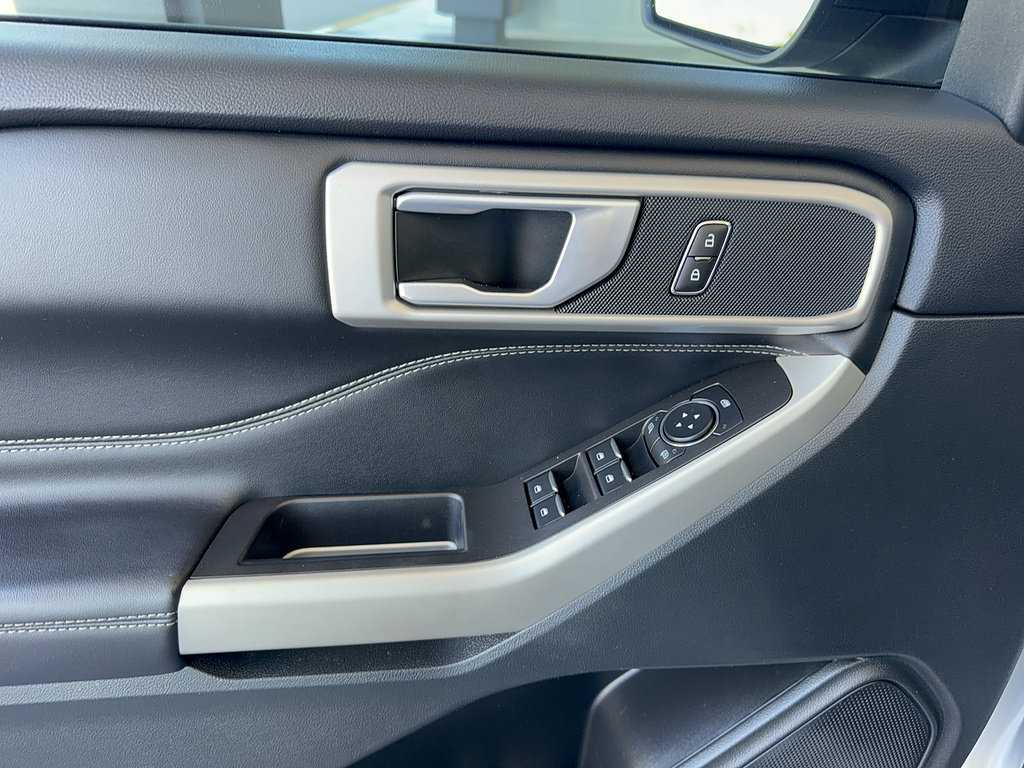 Certified 2023 Ford Explorer XLT w/ Equipment Group 202A RWD image 9