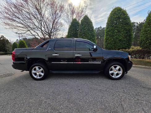 Used 2009 Chevrolet Avalanche LTZ image 7