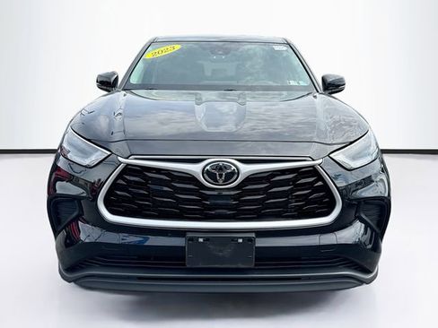 Used 2023 Toyota Highlander L AWD/4WD image 2