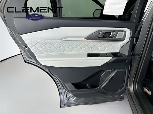 New 2026 Ford Explorer Platinum w/ LUX Leather Package AWD/4WD image 29