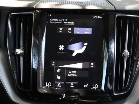 Used 2020 Volvo XC60 T6 Momentum w/ Protection Package image 30