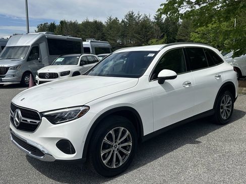 Certified 2025 Mercedes-Benz GLC 300 4MATIC image 4