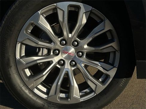 Used 2023 GMC Yukon XL Denali image 11