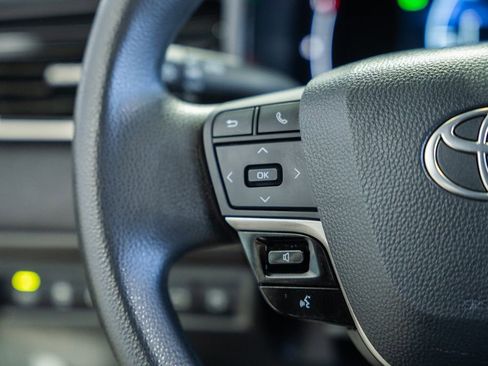 Used 2025 Toyota Camry LE image 27