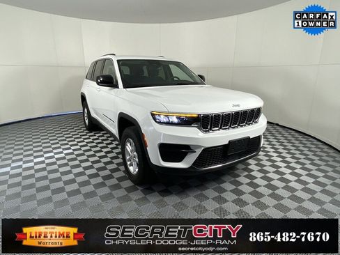 Used 2023 Jeep Grand Cherokee Laredo image 1