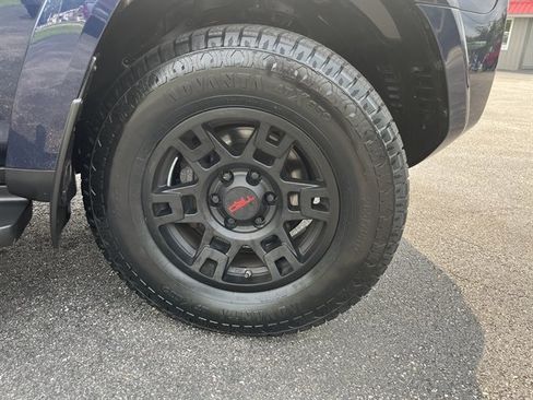 Used 2021 Toyota 4Runner TRD Off-Road Premium w/ Moonroof Package AWD/4WD image 5