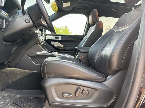 Used 2022 Ford Explorer Platinum w/ Equipment Group 601A image 32