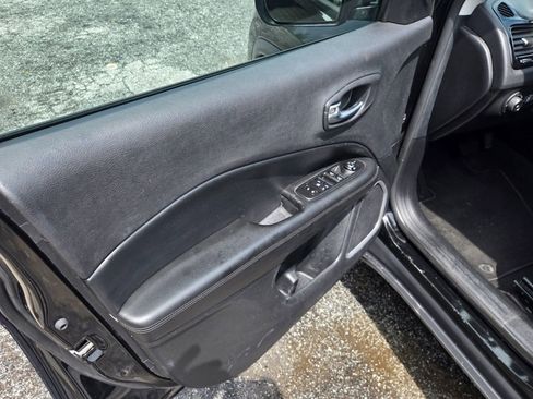 Used 2020 Jeep Compass Latitude FWD image 9