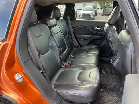 Used 2015 Jeep Cherokee Trailhawk w/ Comfort/Convenience Group AWD/4WD image 20