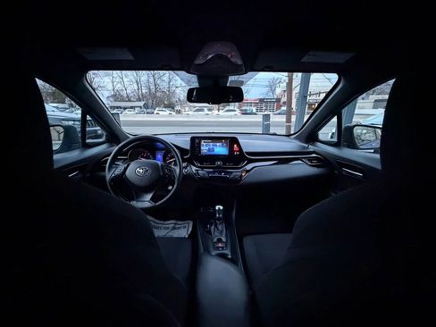 Used 2018 Toyota C-HR XLE image 28
