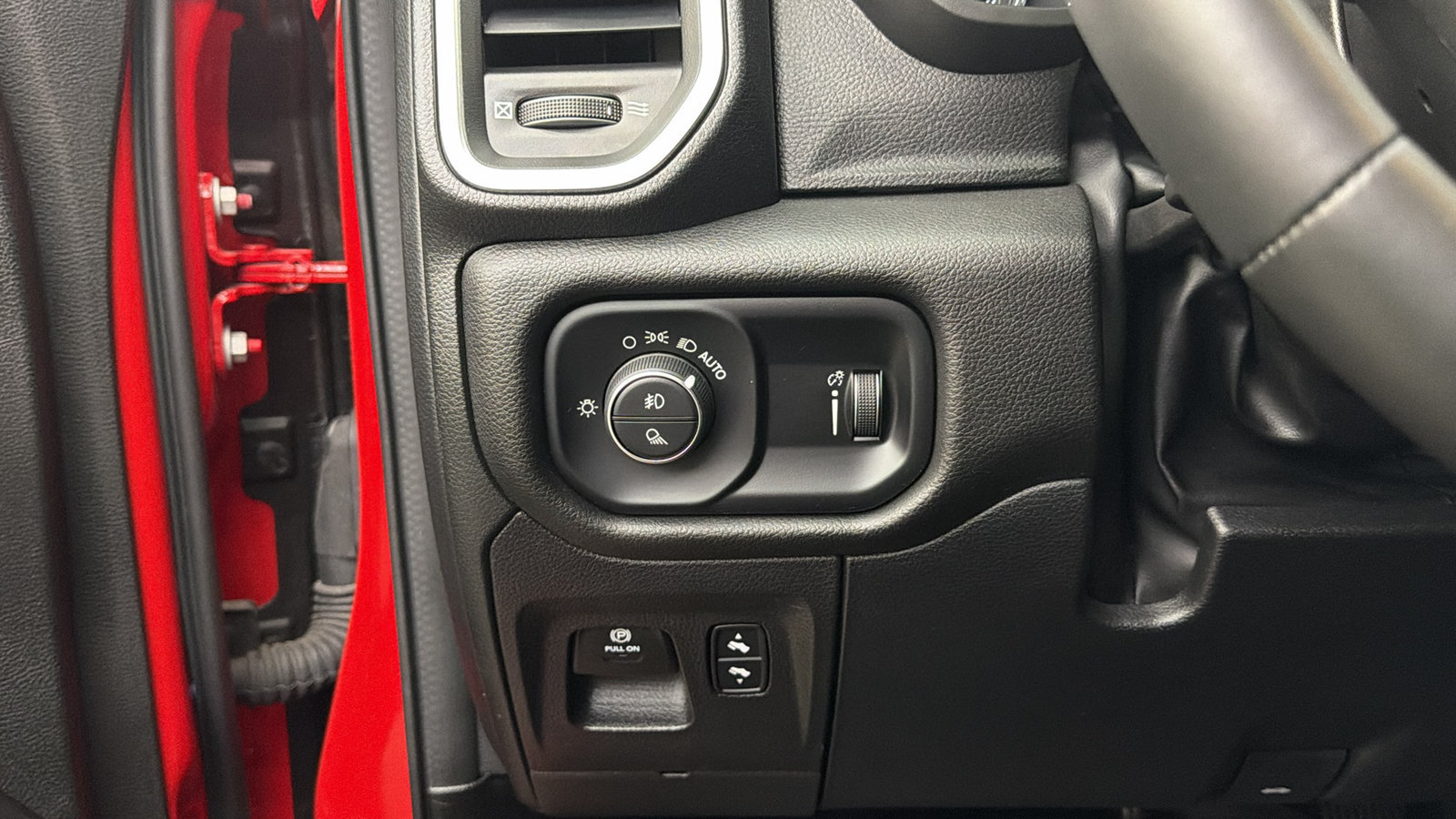 Used 2024 RAM 1500 4x4 Crew Cab image 27