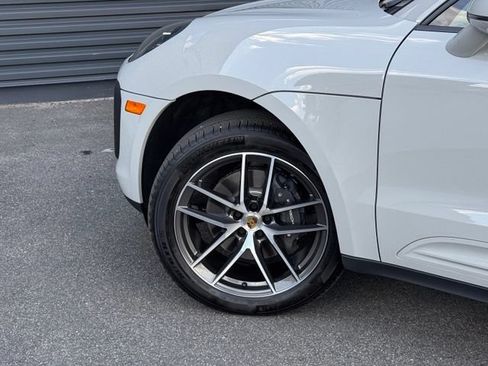 Used 2026 Porsche Macan AWD/4WD image 12