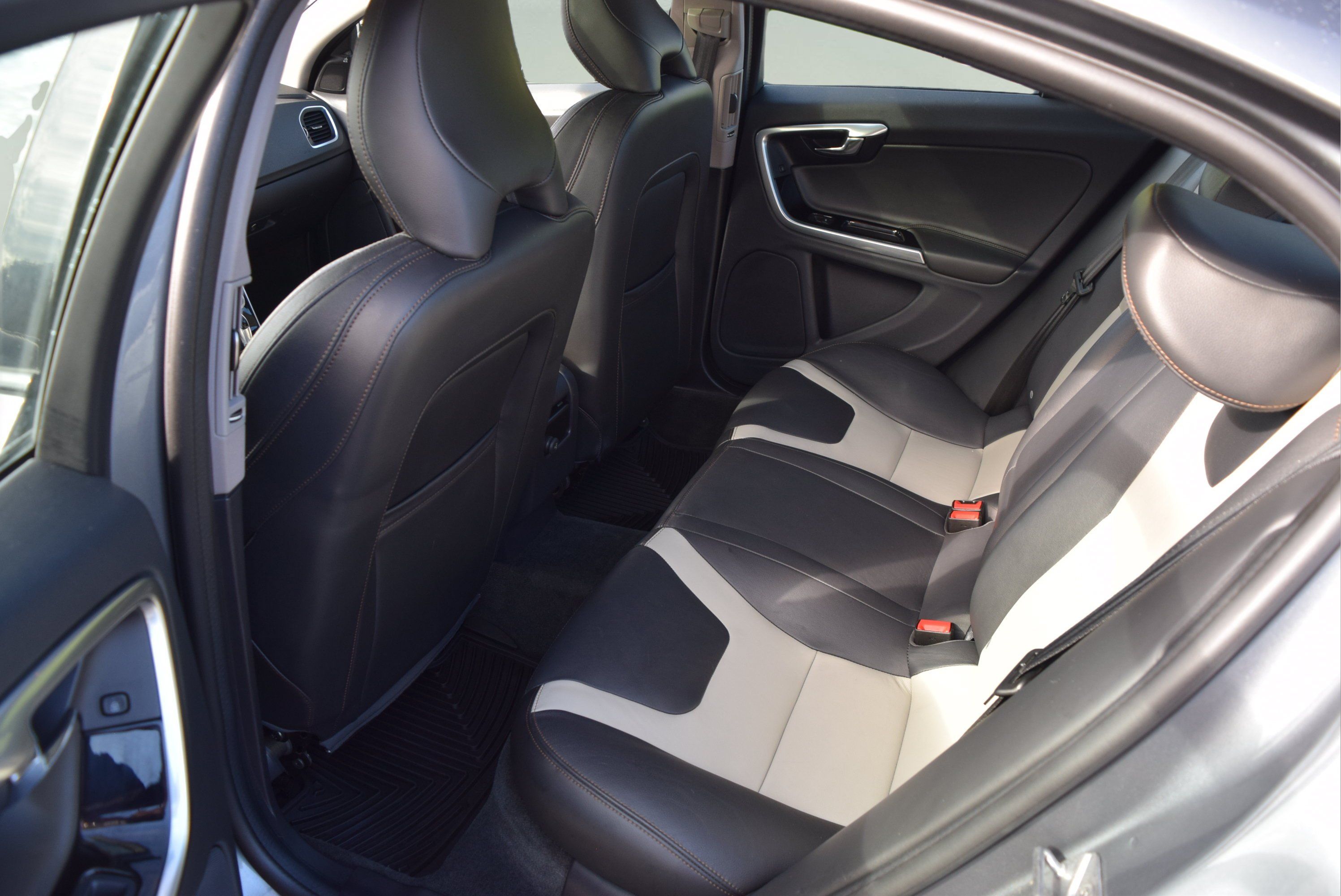 Used 2018 Volvo S60 T5 Cross Country Platinum AWD/4WD image 8