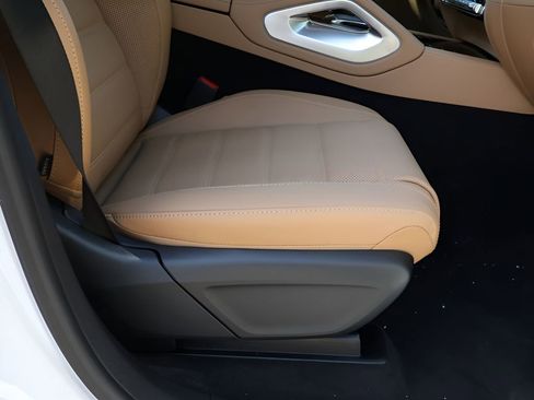 New 2026 Mercedes-Benz GLS 450 4MATIC image 10