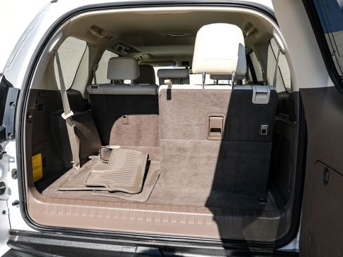 Used 2015 Lexus GX 460 w/ Premium Package image 48