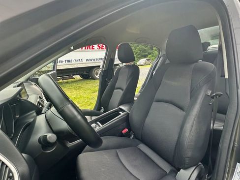 Used 2018 MAZDA MAZDA3 Sport image 8