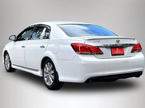 Used 2012 Toyota Avalon Limited FWD image 4