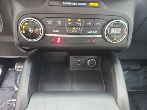 Used 2020 Ford Escape SE image 18