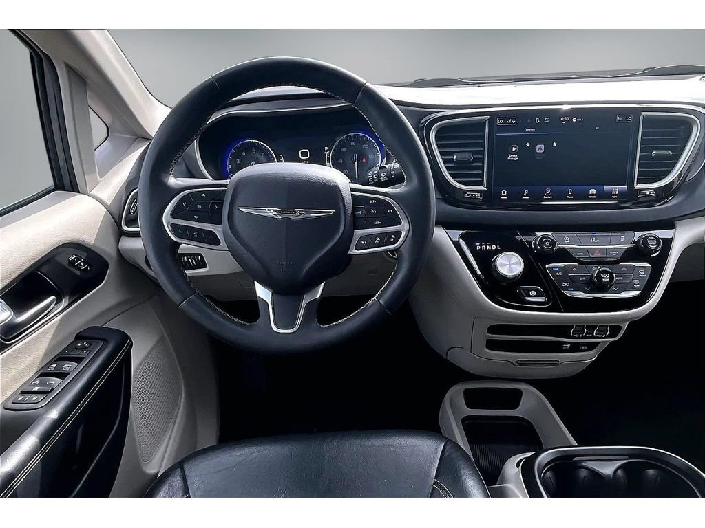 Used 2022 Chrysler Pacifica Touring-L FWD image 8