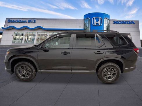 New 2025 Honda Pilot TrailSport image 2