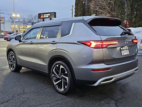 Used 2022 Mitsubishi Outlander SE image 4