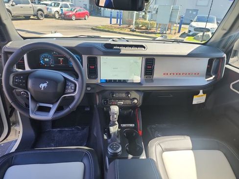 New 2026 Ford Bronco Outer Banks w/ Sasquatch Package image 13