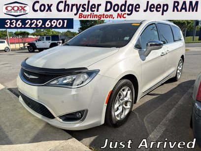 Used 2020 Chrysler Pacifica Limited w/ Advanced Safetytec Group